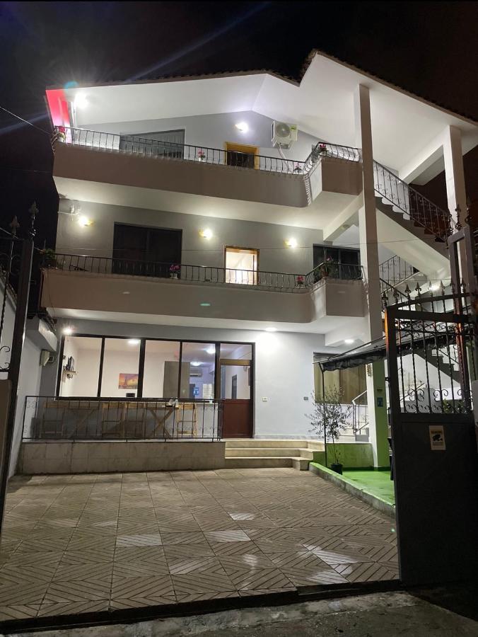 Me & You Hostel Tirana Exterior photo